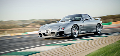 Click image for larger version

Name:	Mazda_RX7_FD3S_FrontRigshot_v02.jpg
Views:	170
Size:	961.4 KB
ID:	1031560